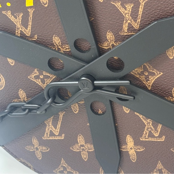 Louis Vuitton Monogram N°7 Wheel Box - Picture 6 of 16
